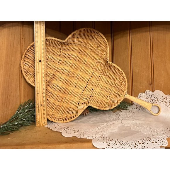 Vintage Woven Rattan Clover-Shaped Wall Decor Serving Basket Unique Shape Cottag - Picture 3 of 4